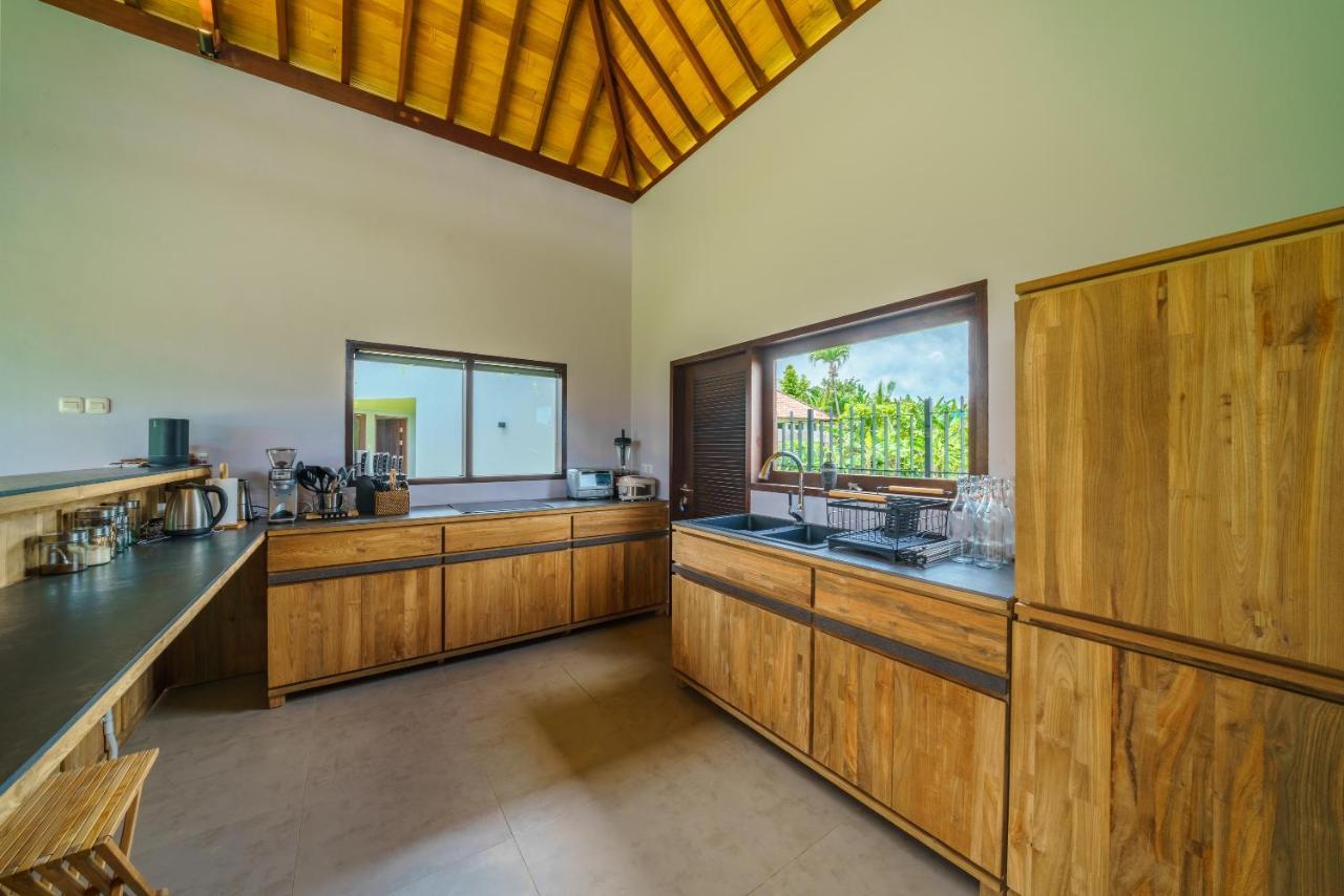 Villa Beauvida - Cozy 4- Bedroom Villa In Canggu With 18M Pool Dalung  Exterior photo