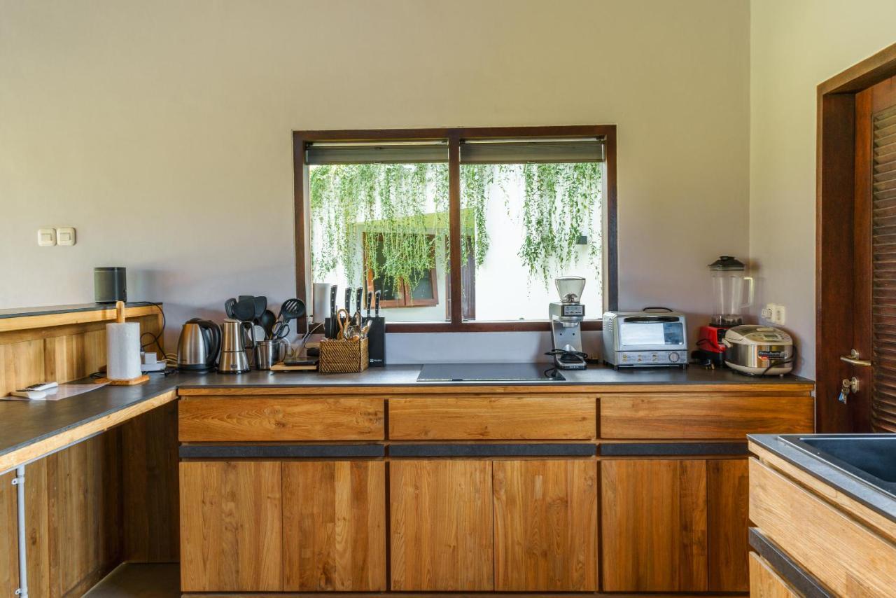Villa Beauvida - Cozy 4- Bedroom Villa In Canggu With 18M Pool Dalung  Exterior photo